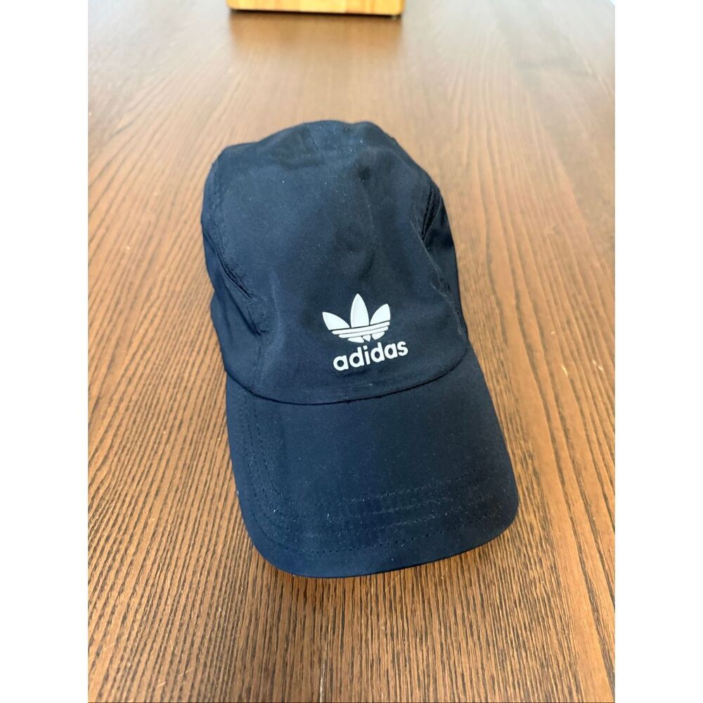 Adidas black lightweight cap